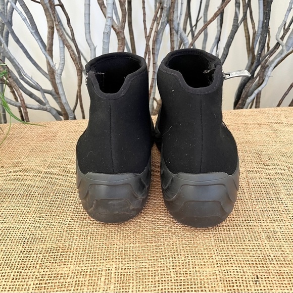Bzees Zora Black Microfiber Washable Wedge Ankle Boots Size 8 - 8.5 Women's - Picture 6 of 11